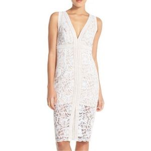Bardot Shauna Eyelet Lace Sheath Midi
Dress Size 4